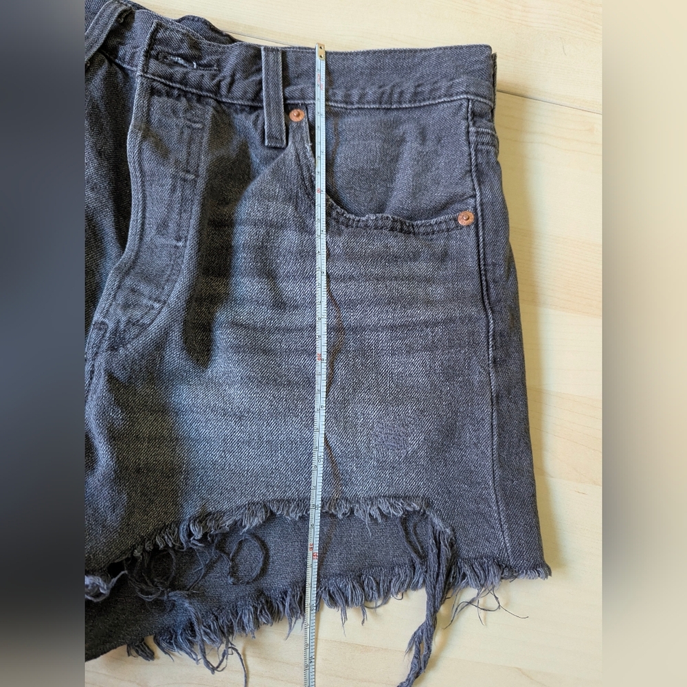 LEVI'S 501 Black‎ Distressed Cut Off Denim Shorts - Picture 15 of 16